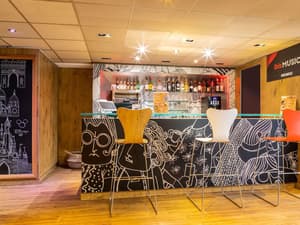 thumbnail: Bar (on property)