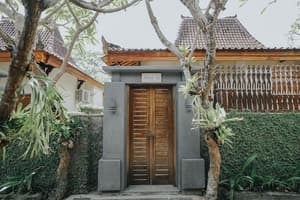 thumbnail: Front of property