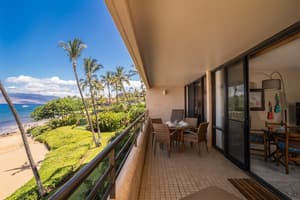thumbnail: Outdoor dining