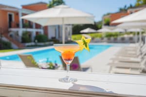 thumbnail: Poolside bar