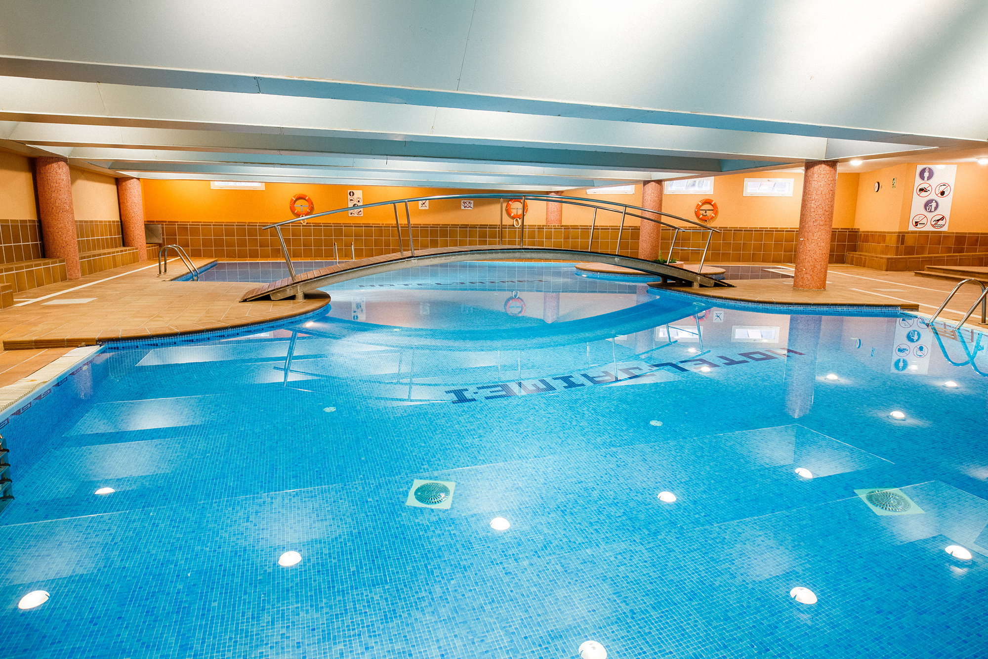 Swimming pool-spa