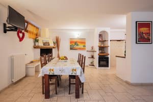 thumbnail: Dining room