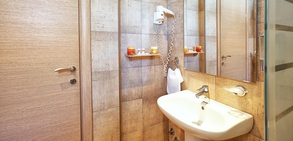 Bathroom sink