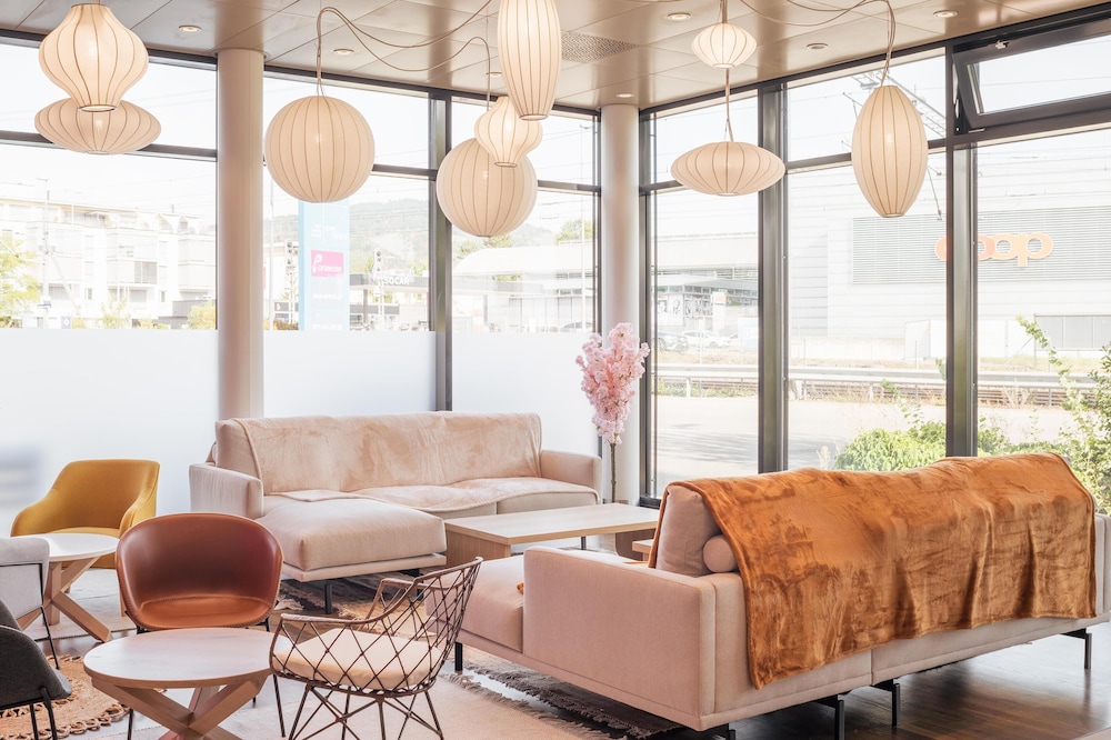 Check-in/check-out kiosk