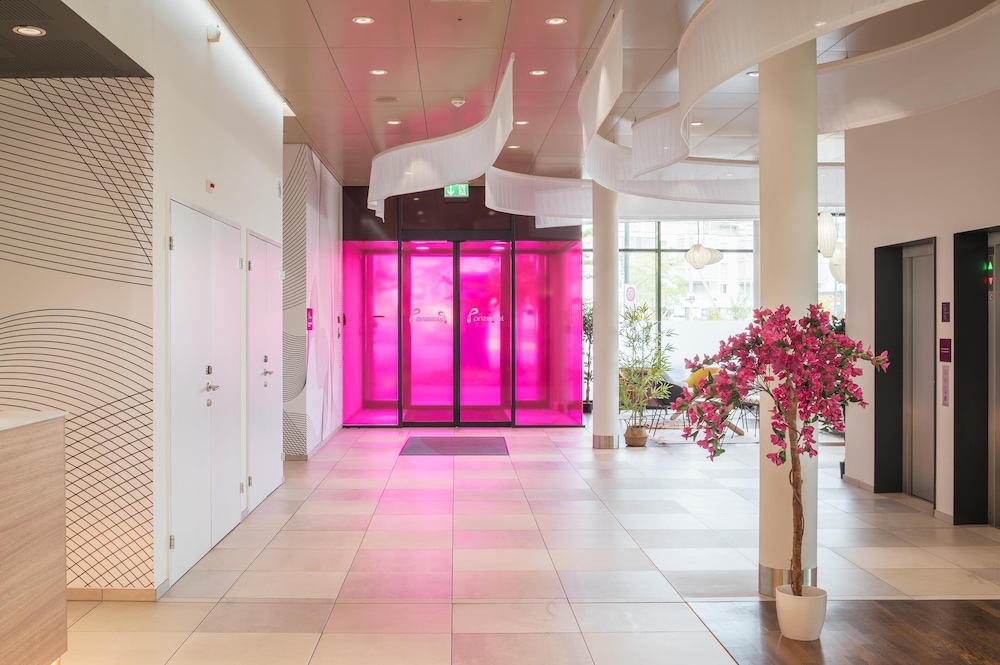 Check-in/check-out kiosk