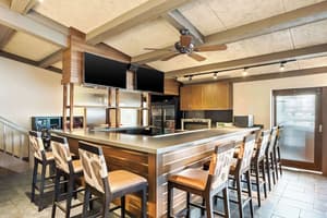 thumbnail: Bar (on property)