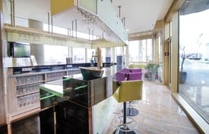 thumbnail: Bar (on property)