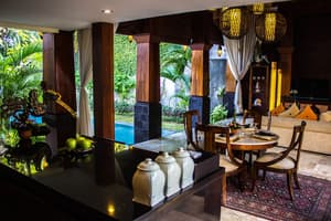 thumbnail: Interior entrance