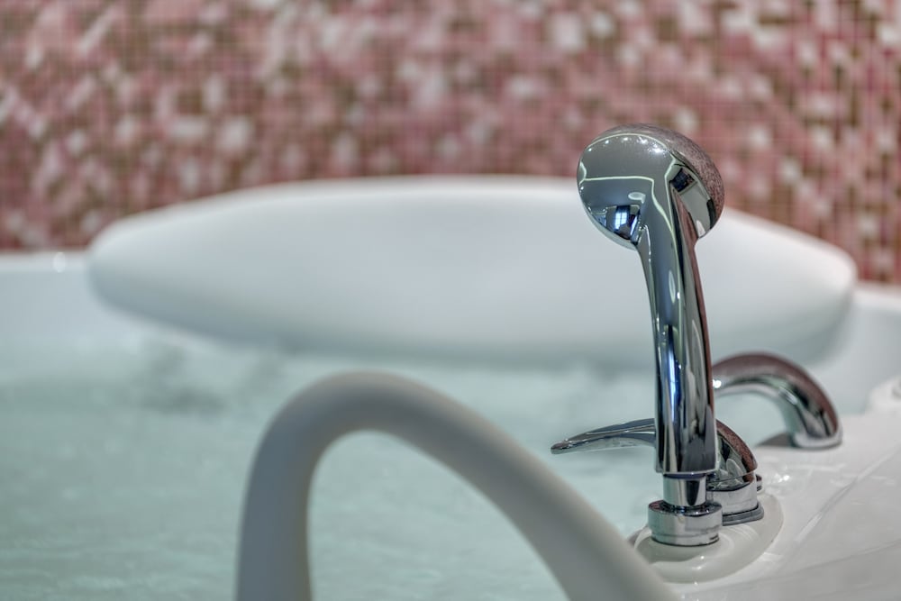 Jetted tub