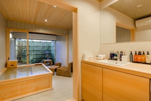 thumbnail: Bathroom amenities
