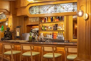 thumbnail: Bar (on property)