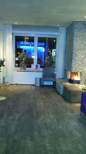 thumbnail: Lobby sitting area