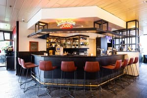 thumbnail: Bar (on property)