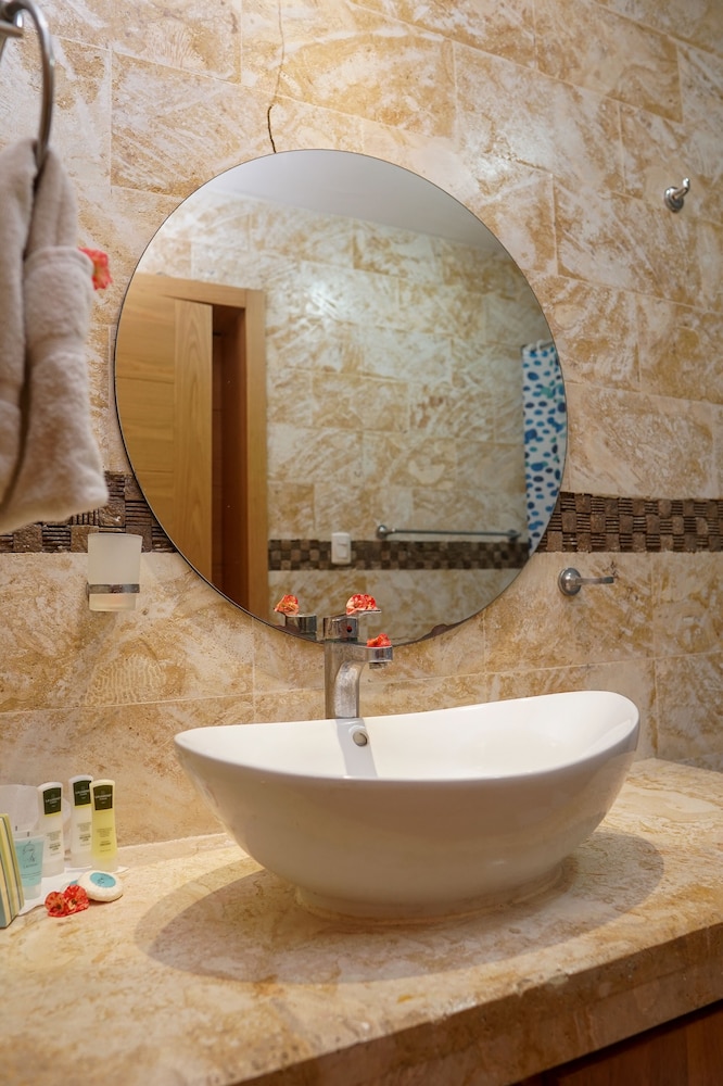 Bathroom sink