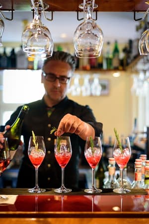 thumbnail: Bar (on property)