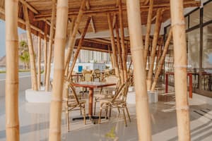 thumbnail: Outdoor dining