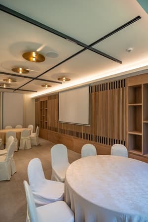 thumbnail: Banquet hall
