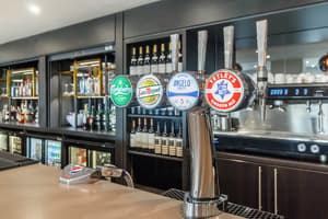 thumbnail: Bar (on property)