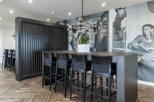 thumbnail: Bar (on property)