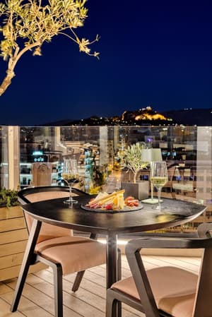 thumbnail: Outdoor dining