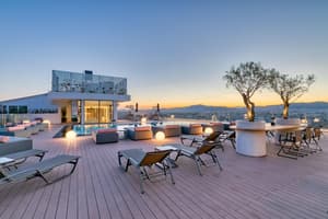 thumbnail: Outdoor dining