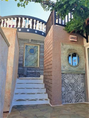 thumbnail: Interior entrance