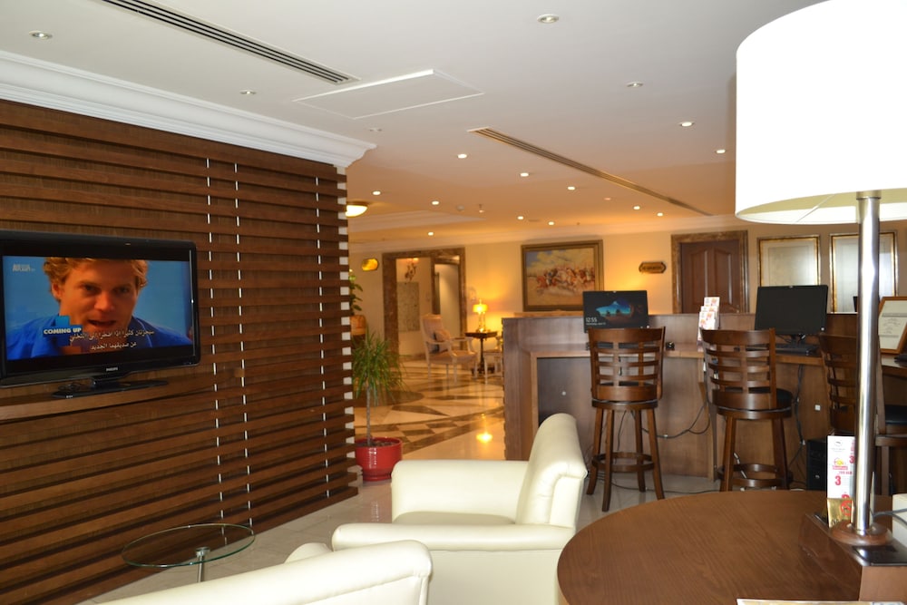 Lobby lounge
