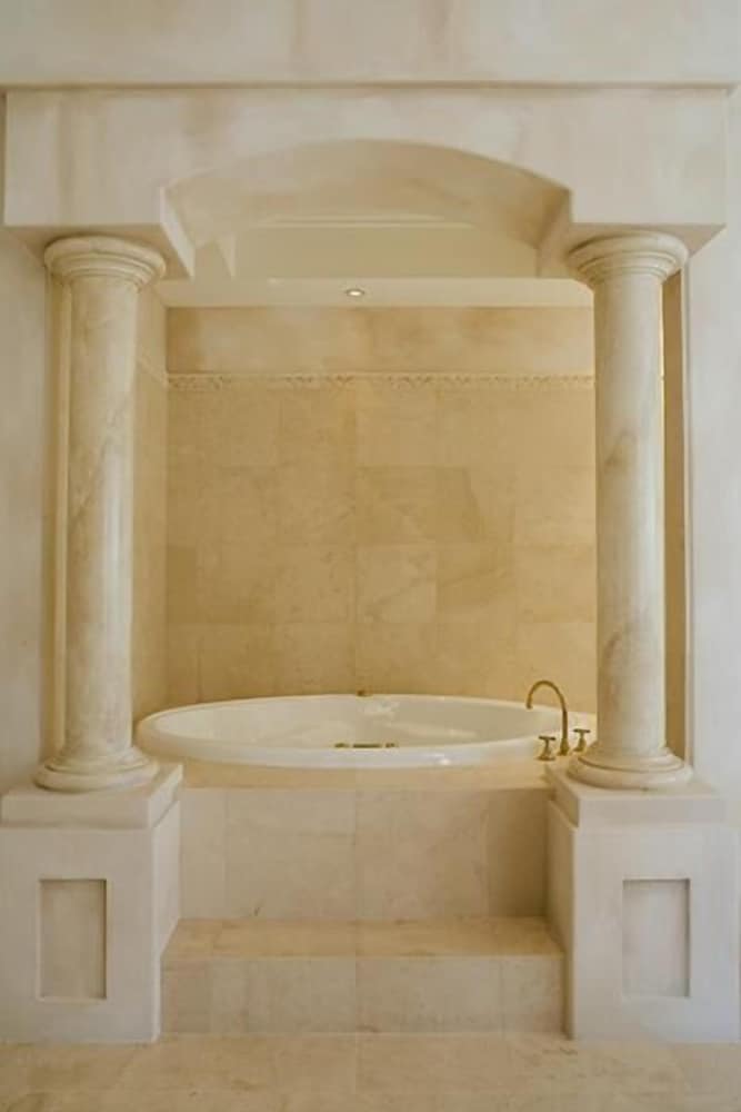 Jetted tub