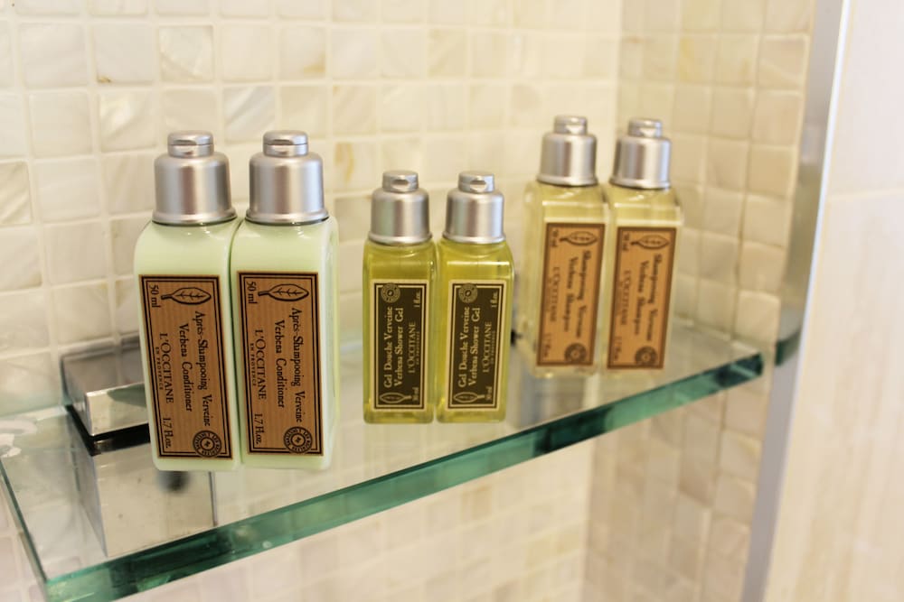 Bathroom amenities