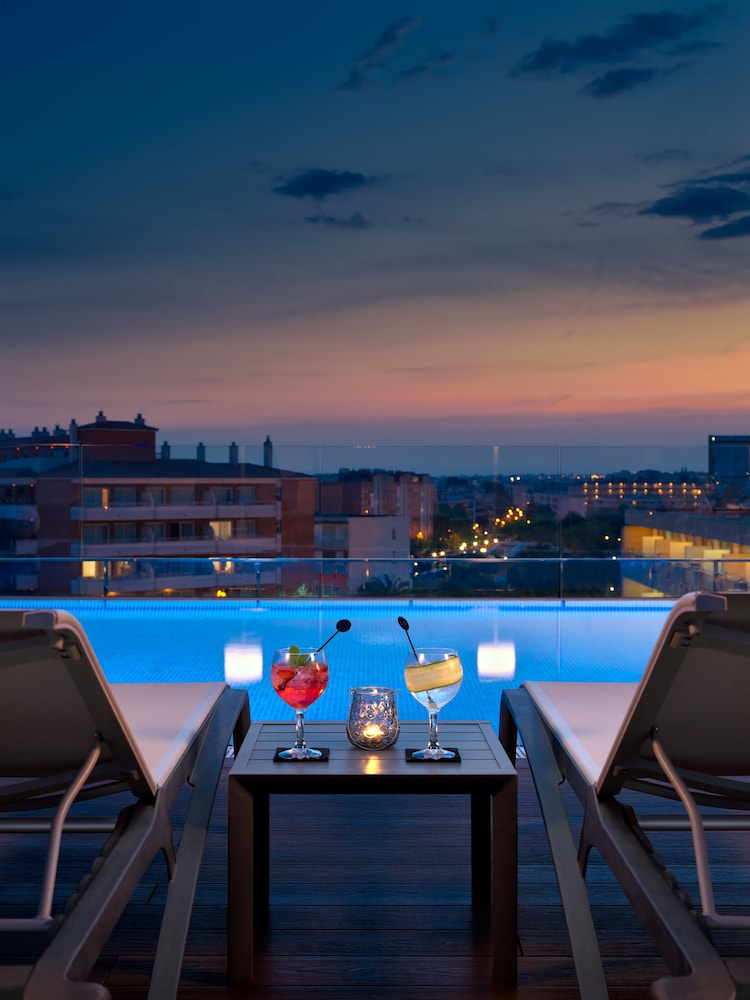 Rooftop pool