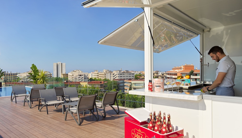Rooftop pool
