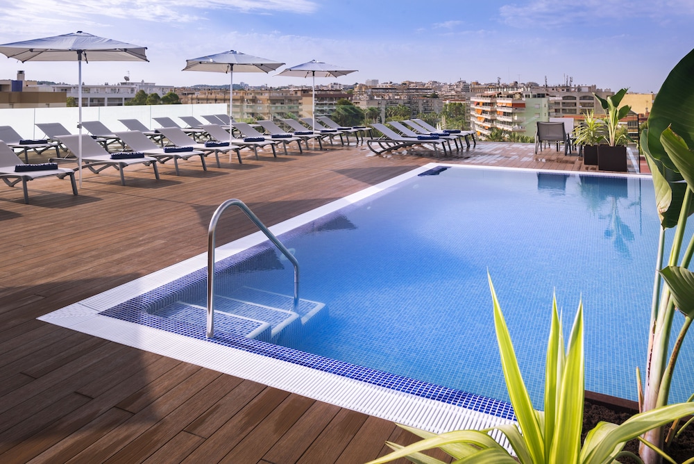 Rooftop pool