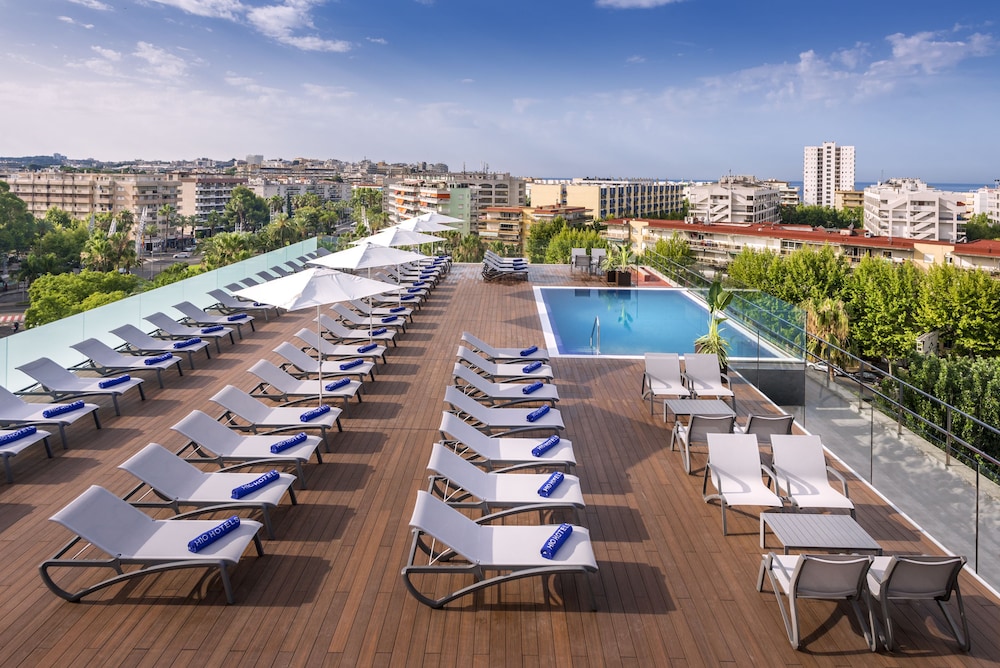 Rooftop pool