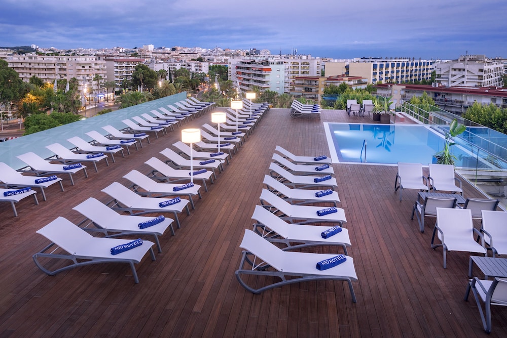 Rooftop pool