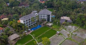 thumbnail: Front of property