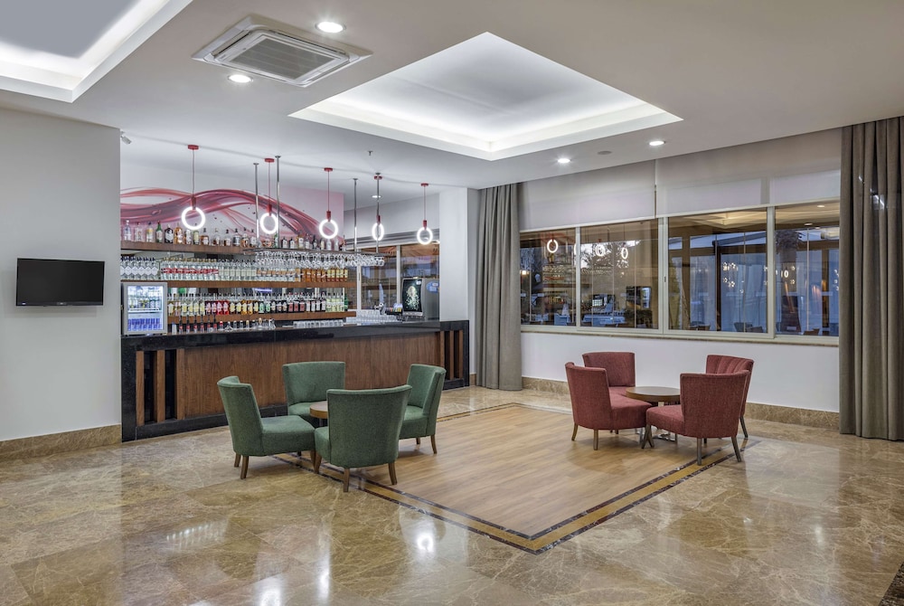 Lobby lounge
