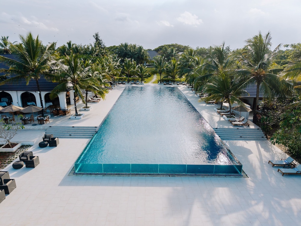 Infinity pool