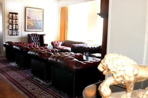 thumbnail: Lobby sitting area