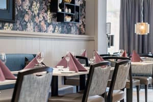 thumbnail: Restaurant