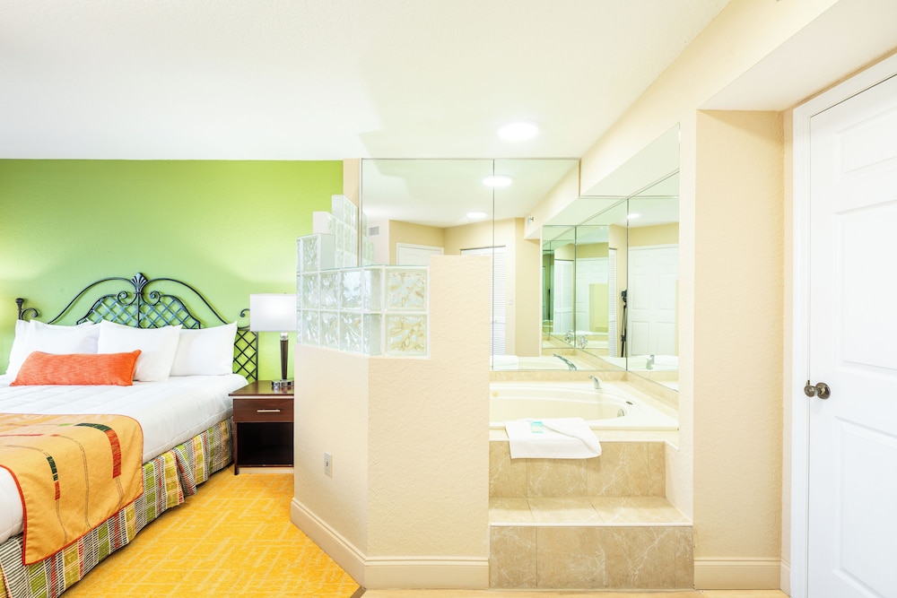 Deep soaking bathtub