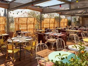 thumbnail: Bar (on property)