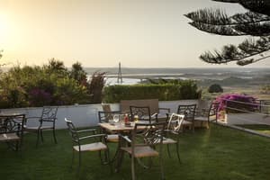thumbnail: Outdoor dining