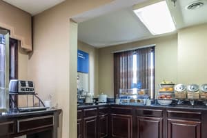 thumbnail: Breakfast area