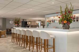thumbnail: Bar (on property)