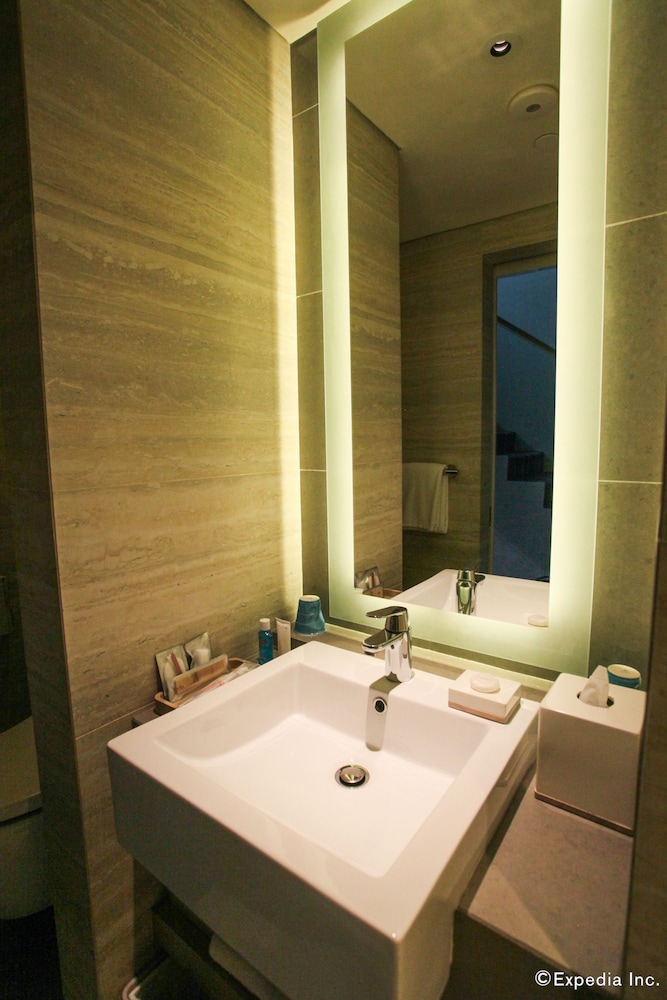 Bathroom sink