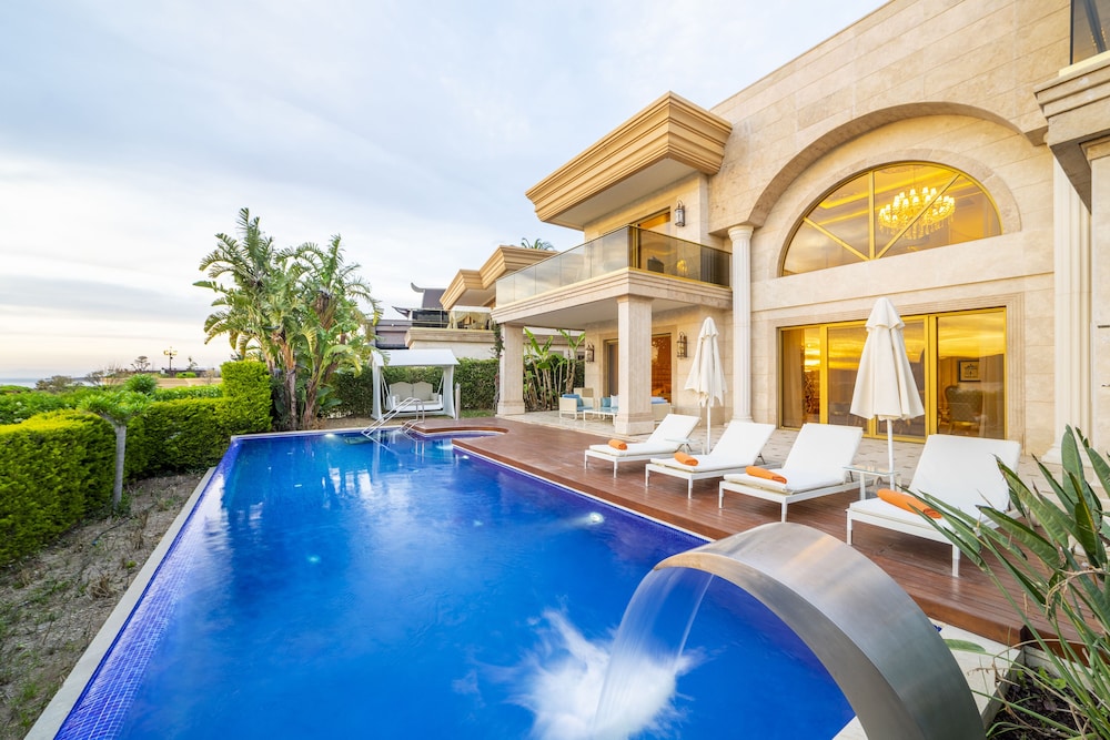 Private pool