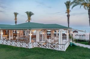 thumbnail: Outdoor dining