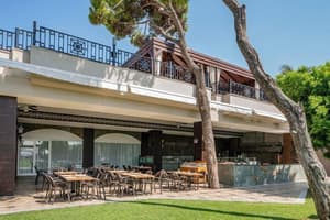 thumbnail: Outdoor dining