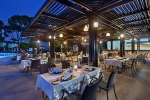 thumbnail: Outdoor dining