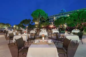 thumbnail: Outdoor dining